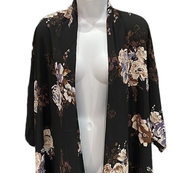 Everly- Chiffon Kimono Black Floral Print, Short Sleeve, High/ Low Shaw Collar, - Picture 4 of 16